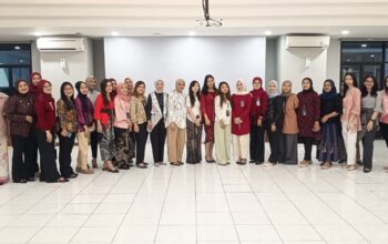 Semarak Hari Kartini, Pekerja BRI Branch Office Kramat Berlomba Tampilkan Pakaian Nasional Terbaik