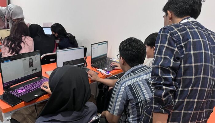 AI Center Makassar dan GDGoC UNM Kembali Gelar Study Jam Robotics dan IoT Bahas Koneksi ESP32 ke Web