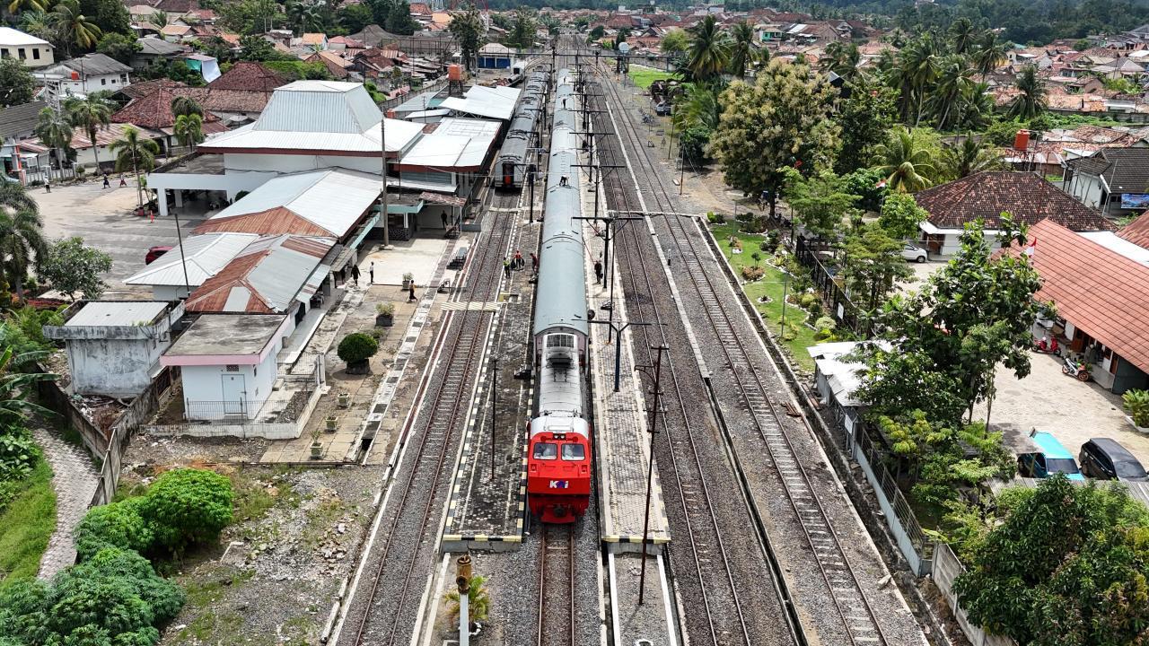 Kejadian Perlintasan Meningkat di 2025, KAI Divre IV Tanjungkarang Ajak Masyarakat Tertib di Perlintasan dan Tidak Beraktivitas di Jalur KA