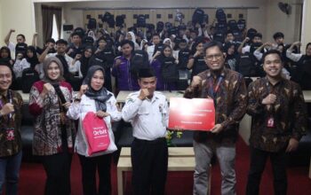 Telkomsel Salurkan Bantuan Perlengkapan Sekolah bagi 300 Pelajar di Kalimantan, Dorong Semangat Belajar dan Akses Pendidikan Digital yang Lebih Merata