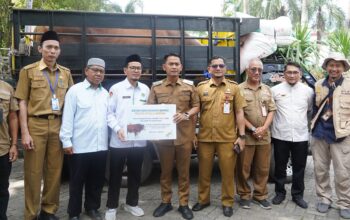 Sapi Kurban Presiden dan Wali Kota Disalurkan untuk Warga Sapi Kurban Presiden dan Wali Kota Disalurkan untuk Warga