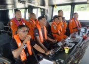 Tim SAR Banjarmasin Laksanakan Evakuasi Medis ABK KM Mahogani Banda di Perairan Tanjung Selatan