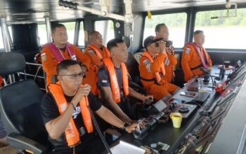 Tim SAR Banjarmasin Laksanakan Evakuasi Medis ABK KM Mahogani Banda di Perairan Tanjung Selatan