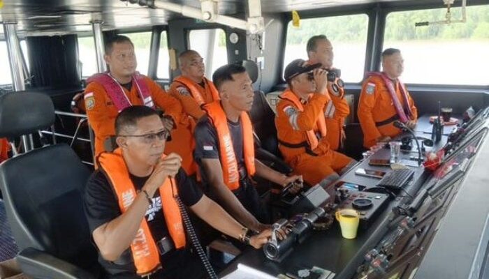 Tim SAR Banjarmasin Laksanakan Evakuasi Medis ABK KM Mahogani Banda di Perairan Tanjung Selatan