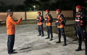 Marbot Masjid Diduga Tenggelam di Sungai Pemangkih, Tim SAR Lakukan Pencarian Marbot Masjid Diduga Tenggelam di Sungai Pemangkih, Tim SAR Lakukan Pencarian