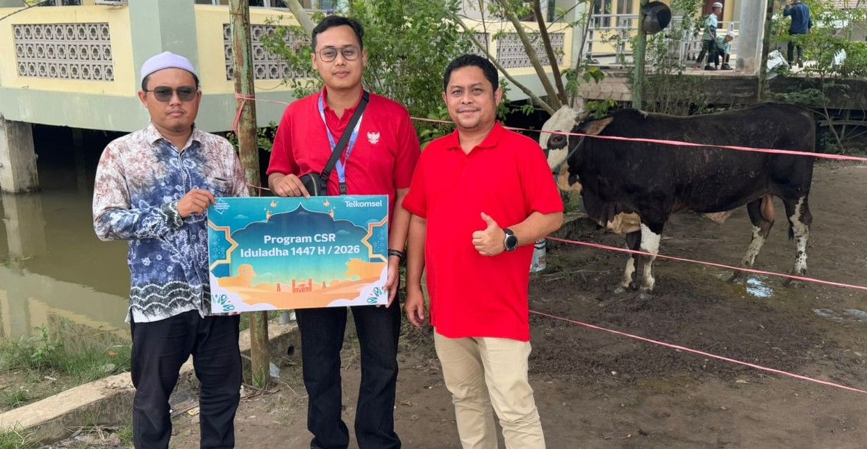 Perluas Manfaat bagi Masyarakat Melalui Semangat Kebersamaan, Telkomsel Salurkan Hewan Kurban Iduladha 1447 H