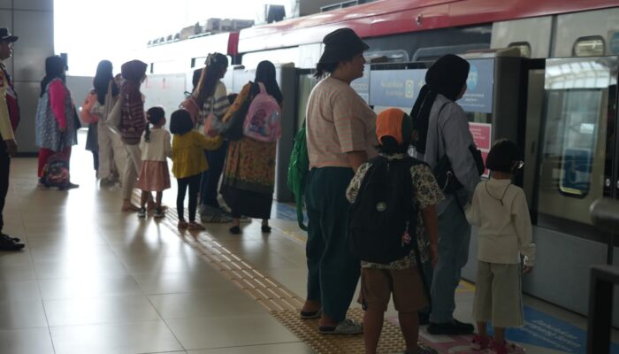 Hari Pertama Libur Panjang, Dukuh Atas dan Harjamukti Jadi Stasiun Terpadat LRT Jabodebek