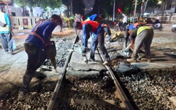 Ada Pekerjaan Perbaikan Geometri Jalan Rel, KAI Daop 1 Jakarta Imbau Pengguna Jalan Hindari JPL 14 dan Gunakan Jalur Alternatif Ada Pekerjaan Perbaikan Geometri Jalan Rel, KAI Daop 1 Jakarta Imbau Pengguna Jalan Hindari JPL 14 dan Gunakan Jalur Alternatif