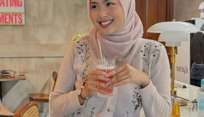 Dari Kuliah Sampai Sukses Jadi Influencer, Afina Syifa Ungkap Alasan Masih Setia Pakai Hijab Paris napocut
