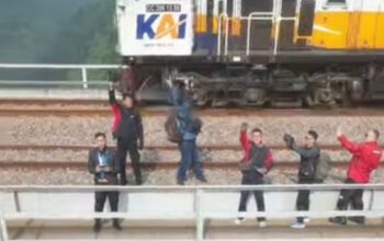 KAI Daop 2 Bandung Larang Masyarakat Masuki Area Terbatas Perekeretaapian Demi Keselamatan