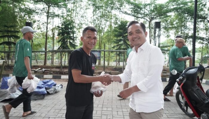 Momen Iduladha, LRT Jabodebek Distribusikan Daging Kurban kepada Warga & Yayasan Sekitar Operasional