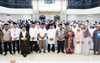 Jemaah Haji Kloter 8 Banjarmasin Disambut Penuh Haru Jemaah Haji Kloter 8 Banjarmasin Disambut Penuh Haru