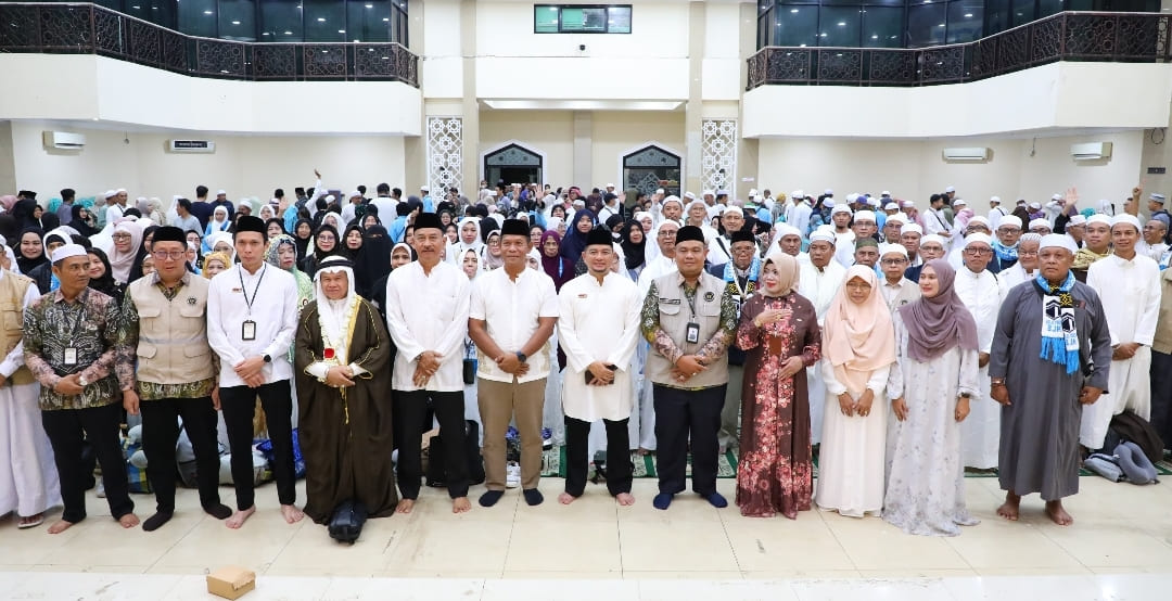 Jemaah Haji Kloter 8 Banjarmasin Disambut Penuh Haru