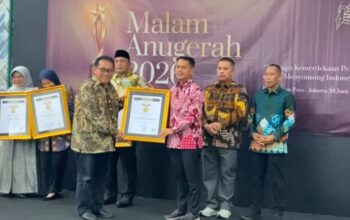 Wali Kota Yamin Terima Anugerah sebagai Sahabat Pers Indonesia dari SMSI 