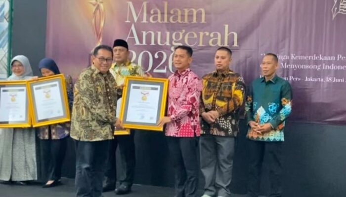 Wali Kota Yamin Terima Anugerah sebagai Sahabat Pers Indonesia dari SMSI 