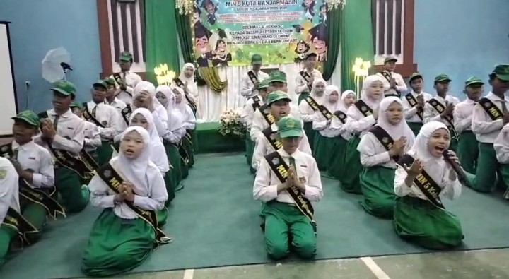 Ketua PGCN Pada Perpisahan Peserta Didik MIN 5 Banjarmasin : Pengukuhan Bukanlah Akhir Perjalanan, Melainkan Awal Pengabdian