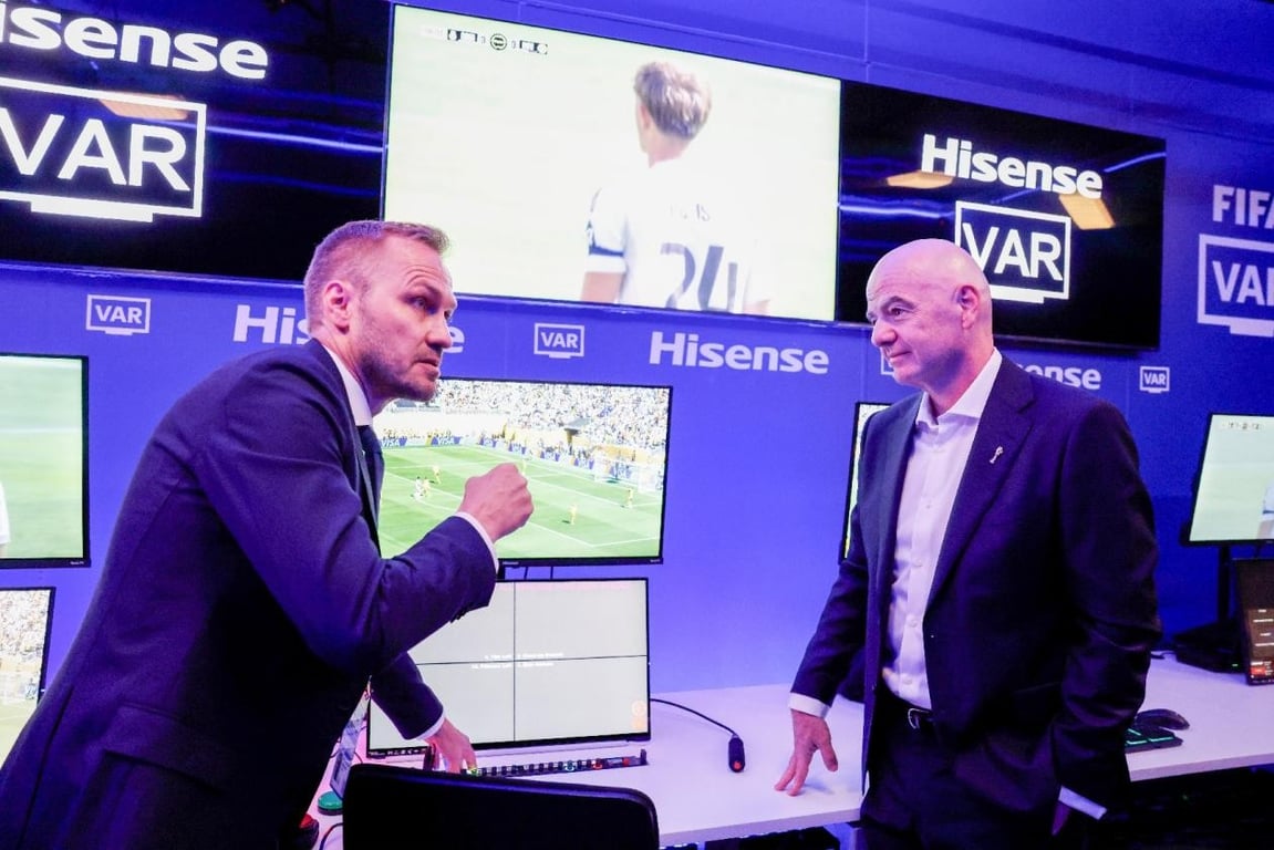 Hisense TV RGB-MiniLED Jadi Layar Resmi IBC Piala Dunia FIFA 2026™: Presiden FIFA Uji Langsung Sistem VAR