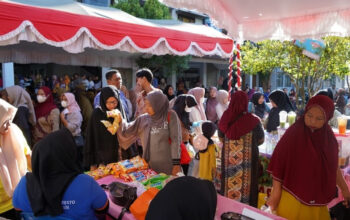 Warga Rusunawa Ganda Maghfirah Serbu Pasar Murah Warga Rusunawa Ganda Maghfirah Serbu Pasar Murah