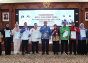 Pemprov Kalsel Berikan Bantuan Pada Partai Politik Untuk Memperkuat Kelembagaan dan Peningkatan Demokrasi Pemprov Kalsel Berikan Bantuan Pada Partai Politik Untuk Memperkuat Kelembagaan dan Peningkatan Demokrasi
