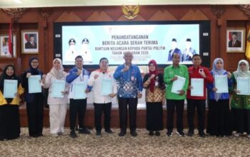 Pemprov Kalsel Berikan Bantuan Pada Partai Politik Untuk Memperkuat Kelembagaan dan Peningkatan Demokrasi Pemprov Kalsel Berikan Bantuan Pada Partai Politik Untuk Memperkuat Kelembagaan dan Peningkatan Demokrasi