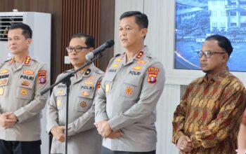 Kapolda Kalteng Ungkap Alasan Anggota Terjun ke Sungai di Tumbang Kalemei Demi Lindungi Warga Sipil Kapolda Kalteng Ungkap Alasan Anggota Terjun ke Sungai di Tumbang Kalemei Demi Lindungi Warga Sipil