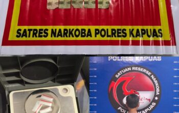 Polres Kapuas Ungkap Kasus Narkoba, Empat Paket Sabu Diamankan dari Rumah Warga Polres Kapuas Ungkap Kasus Narkoba, Empat Paket Sabu Diamankan dari Rumah Warga