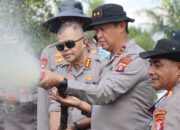 Kapolda Kalteng Turun Langsung Padamkan Api di Tumbang Nusa