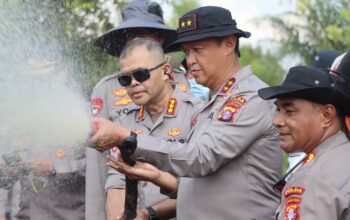 Kapolda Kalteng Turun Langsung Padamkan Api di Tumbang Nusa