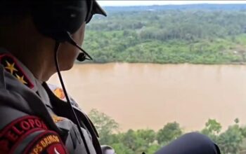 Kapolda Kalteng Patroli Udara Bantu Cari Dua Personel Polri yang Hilang Kapolda Kalteng Patroli Udara Bantu Cari Dua Personel Polri yang Hilang