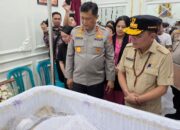 Kapolda dan Gubernur Kalteng Melayat ke Rumah Duka Aipda Yudhi Perdana Putra Kapolda dan Gubernur Kalteng Melayat ke Rumah Duka Aipda Yudhi Perdana Putra