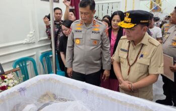 Kapolda dan Gubernur Kalteng Melayat ke Rumah Duka Aipda Yudhi Perdana Putra Kapolda dan Gubernur Kalteng Melayat ke Rumah Duka Aipda Yudhi Perdana Putra