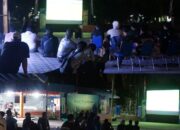 Pererat Kebersamaan, Anggota Kodim 1016/Plk Nonton Bareng Bersama Masyarakat