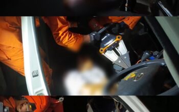 Basarnas Bersama Tim SAR Gabungan Evakuasi Pengemudi Mobil yang Terjepit di Jalan G Obos Basarnas Bersama Tim SAR Gabungan Evakuasi Pengemudi Mobil yang Terjepit di Jalan G Obos