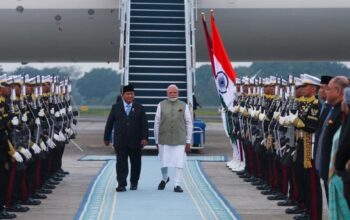 PM India Narendra Modi Tiba di Indonesia, Disambut Langsung Presiden Prabowo PM India Narendra Modi Tiba di Indonesia, Disambut Langsung Presiden Prabowo