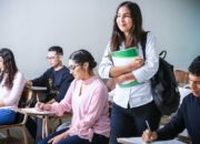 Bahasa Inggris di Kampus: Mitos atau Realita?