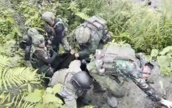 Demi Pulangkan Korban, Prajurit TNI Terobos Medan Ekstrem dan Hadapi Hujan Peluru OPM di Yahukimo