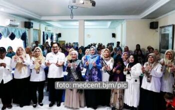 Bunda PAUD Neli Listriani Rangkul Warga Wajibkan Anak Satu Tahun Pra-Sekolah