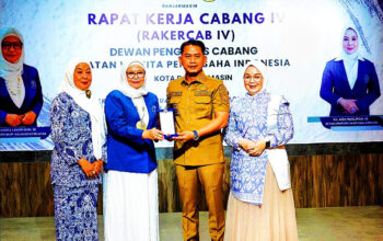 Yamin Dorong Perempuan Jadi Penggerak Ekonomi Yamin Dorong Perempuan Jadi Penggerak Ekonomi