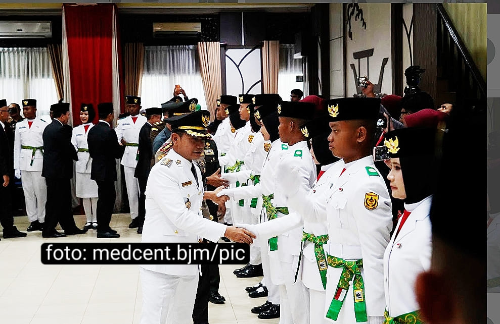 Paskibraka Dikukuhkan, Siap Kibarkan Sang Merah Putih di Balai Kota