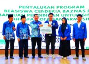 BAZNAS dan UPZ Bank Kalsel Salurkan Bantuan Beasiswa Pendidikan bagi Kaum Duafa BAZNAS dan UPZ Bank Kalsel Salurkan Bantuan Beasiswa Pendidikan bagi Kaum Duafa