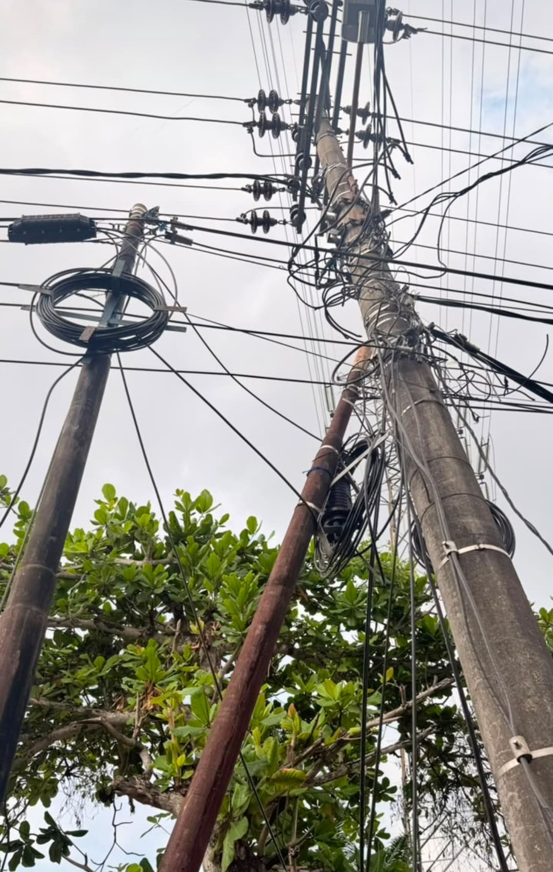 Penataan Kabel Semrawut dengan Ciptakan Kawasan “Etalase Kabel Bawah Tanah”