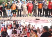 Kapolda Kalteng Dampingi Menko Polkam Tinjau Penanganan Karhutla di Tumbang Nusa