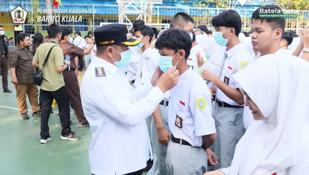 Pemkab Batola dan Forkopimda Bergerak, Masker Dibagikan kepada Warga dan Pelajar