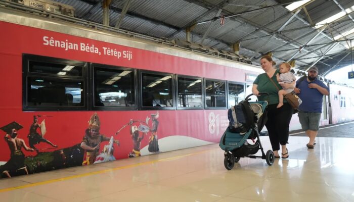 KAI Daop 2 Bandung, Percantik Stasiun dan KA dengan Ornamen Kemerdekaan
