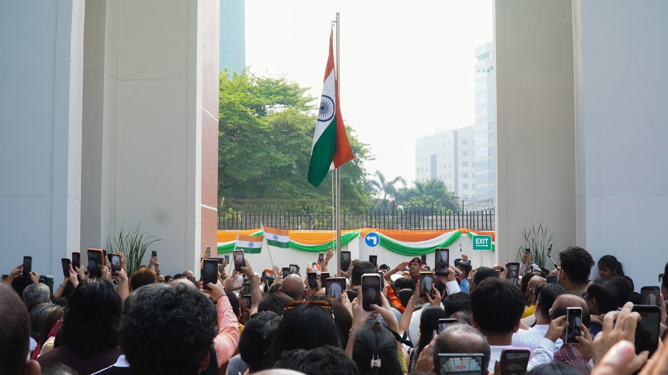 Kedutaan Besar India Rayakan Hari Kemerdekaan India ke-80 di Jakarta dengan Pengibaran Bendera, Pertunjukan Budaya, dan Momentum Baru Hubungan Bilateral