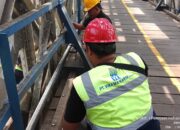 KAI Daop 2 Bandung Bergerak Cepat Lengkapi Baut dan Perbaiki Papan Jembatan Cirahong Untuk Keselamatan