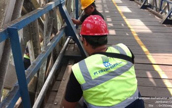 KAI Daop 2 Bandung Bergerak Cepat Lengkapi Baut dan Perbaiki Papan Jembatan Cirahong Untuk Keselamatan