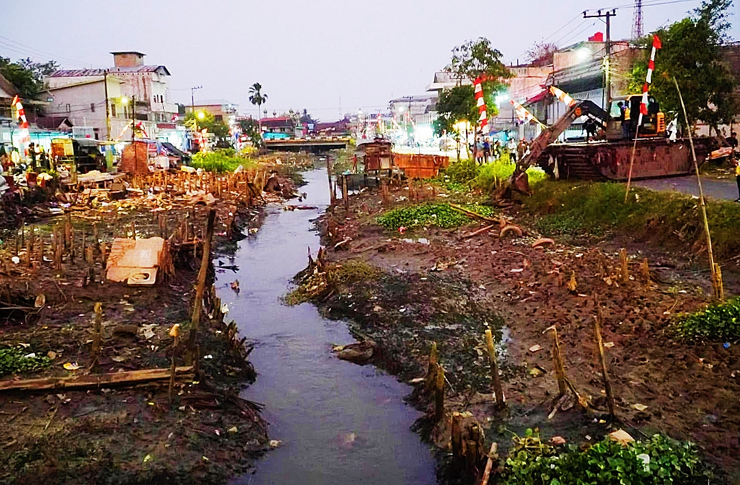 Dua Dekade Terabaikan, Sungai Pekapuran Kembali Dikeruk untuk Atasi Banjir