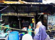 15 Bangunan Terdampak, Pemko Banjarmasin Salurkan Bantuan Kebakaran Pasar Lama 15 Bangunan Terdampak, Pemko Banjarmasin Salurkan Bantuan Kebakaran Pasar Lama