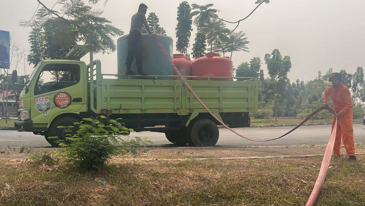 Dukung Penanganan Karhutla, Bandara Internasional Syamsudin Noor Siapkan Pos Bantuan Suplai Air